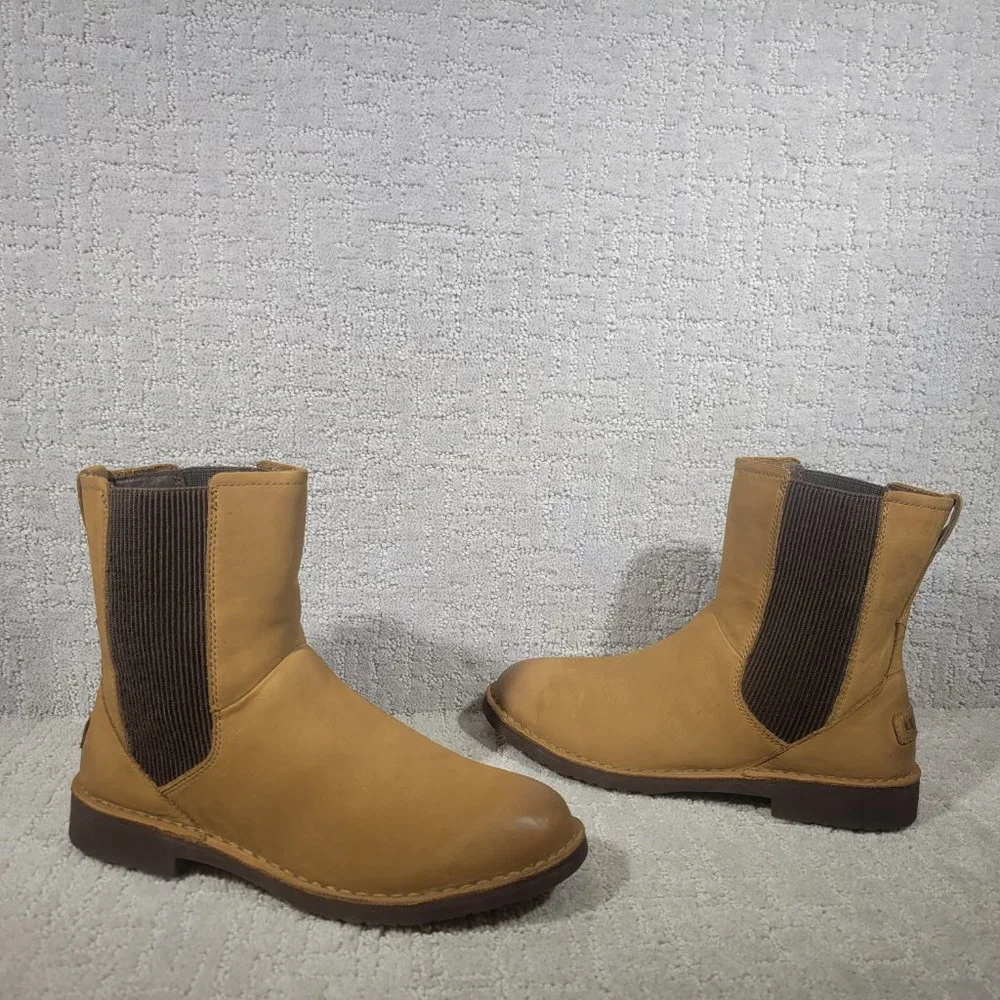 UGG Larra Womens Size 10.5 Chestnut Water Resistant Nubuck Leather Chelsea Boots